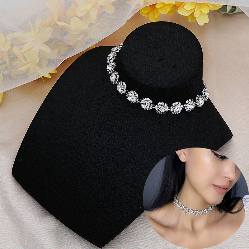 Light Luxury Fashion Necklace – Elegant Collarbone Chain with Niche Temperament Design for Women
