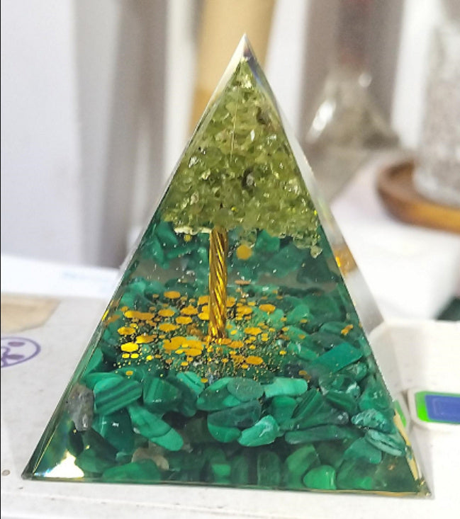 Natural Crystal Gravel Pyramid Energy Tower – Healing Stone Home Decoration