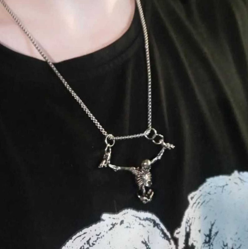 Retro Skull Necklace – European & American Style Personalized Punk Pendant for Men & Women