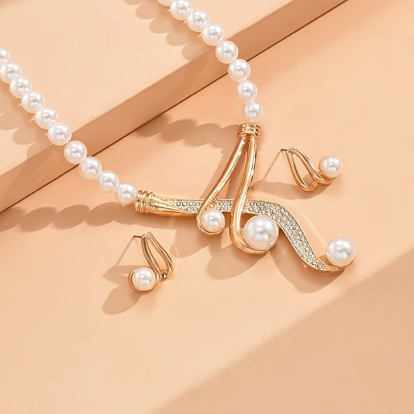Round Artificial Pearl Necklace And A Pair Of Geometric Round Artificial Pearl Earrings Are Fashionable, Elegant And Noble, Perfect Gifts For Lovers And Friends.