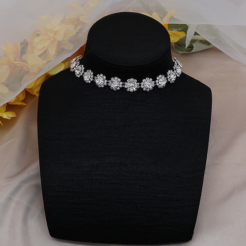 Light Luxury Fashion Necklace – Elegant Collarbone Chain with Niche Temperament Design for Women