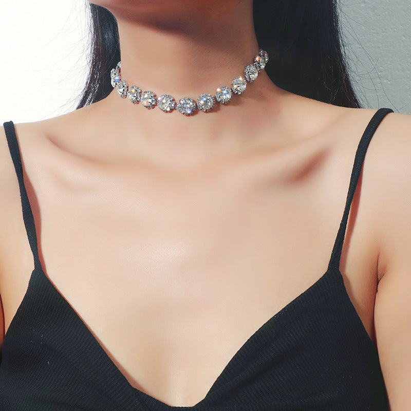 Light Luxury Fashion Necklace – Elegant Collarbone Chain with Niche Temperament Design for Women